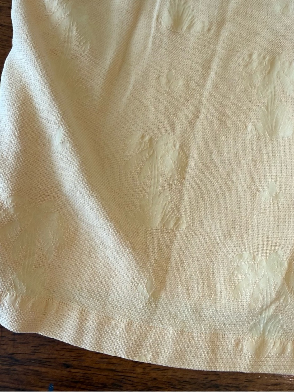 Tommy Bahama Men’s Short-Sleeve Button-Down Shirt in Light Yellow 100% silk XL - Picture 7 of 8